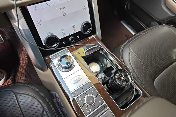 Used Land Rover Range 2022 3.0 L6 400 PS Classic Extended Version Gear Lever