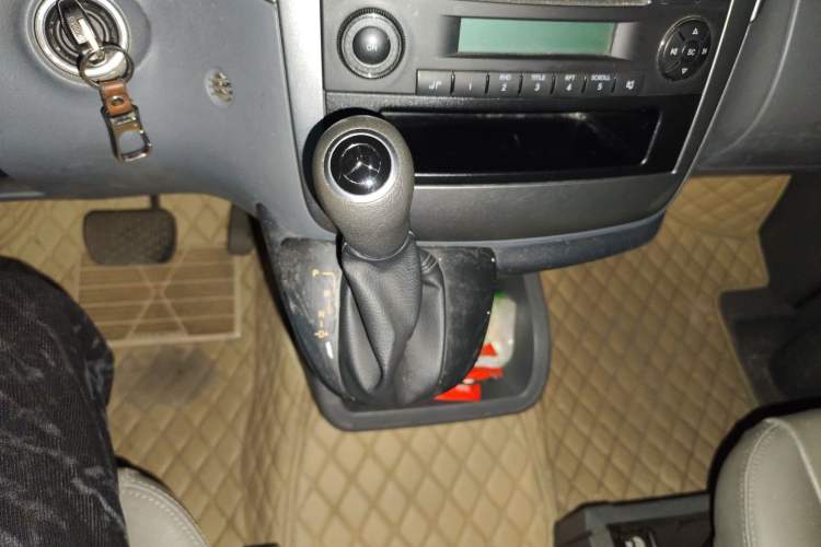 Used Mercedes-Benz Vito 2011 2.5L 7-seater executive version