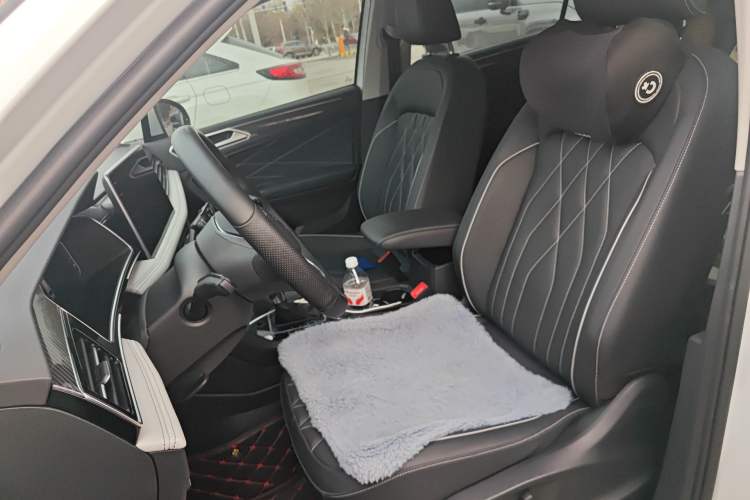 Used Volkswagen Tiguan L 2023 380TSI Automatic All-Wheel Drive R-Line Enhanced 7-Seater Left Front Seat