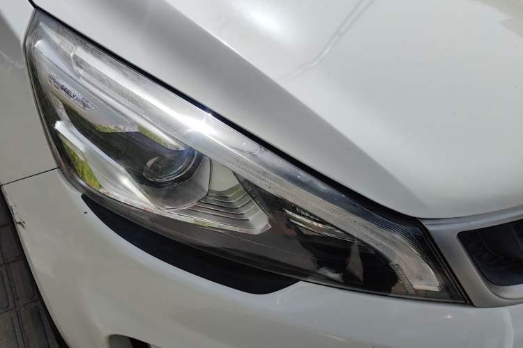 Used Geely Auto Emgrand GS 2016 Sport Edition 1.3T Automatic ZhenShang Model Right Front Headlight