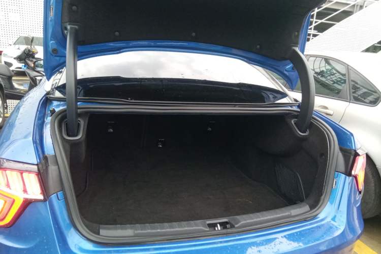 Used Lynk & Co 03 2019 1.5TD DCT JingPro Edition China VI Standard Trunk