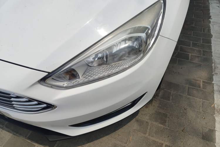 Used Ford Focus 2017 Sedan 1.6L Automatic Comfort Plus SmartDrive Edition Left Front Headlight