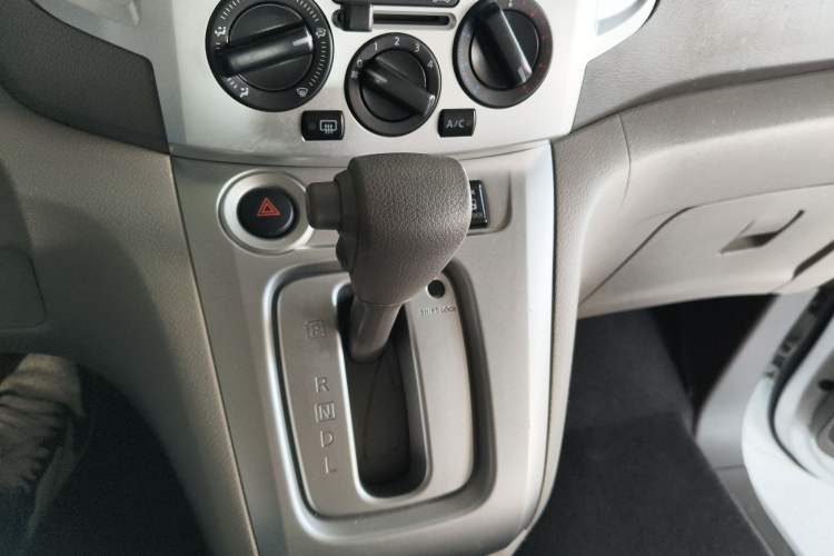 Used Nissan NV200 2016 Revised Version 1.6L CVT Luxury Edition
