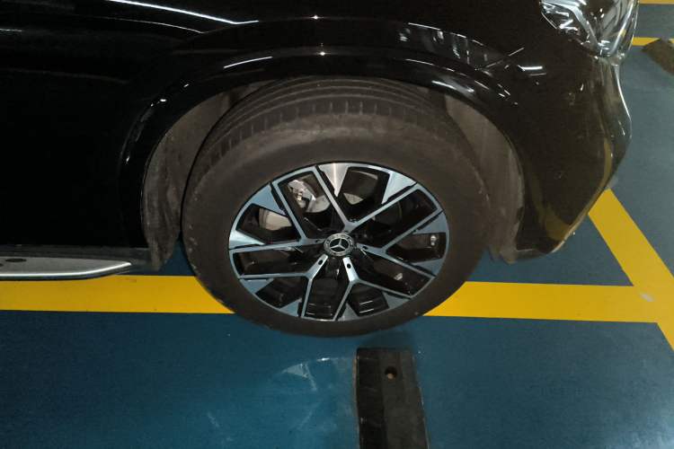 Used Mercedes-Benz GLC 2023 Facelift GLC 260 L 4MATIC Dynamic Version 5 Seats Right Front Wheel Hub