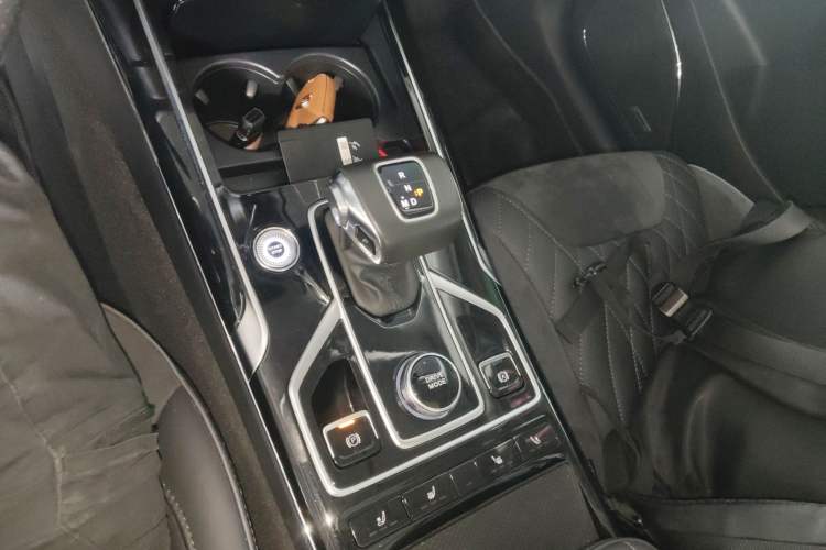 Used Hongqi HS5 2022 Revised Version 2.0T Smart Connect Flagship Edition Gear Lever