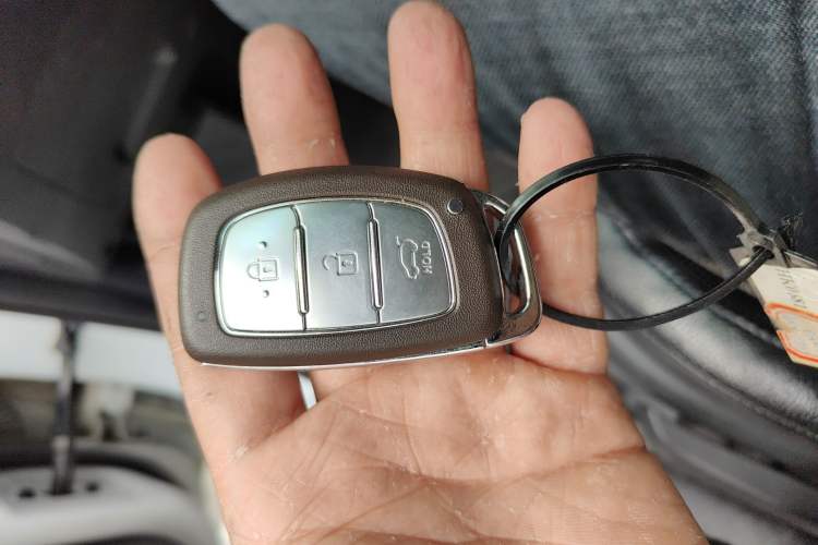 Used Hyundai ix35 2013 2.0L Automatic Two-Wheel Drive Smart GLS China IV Standard