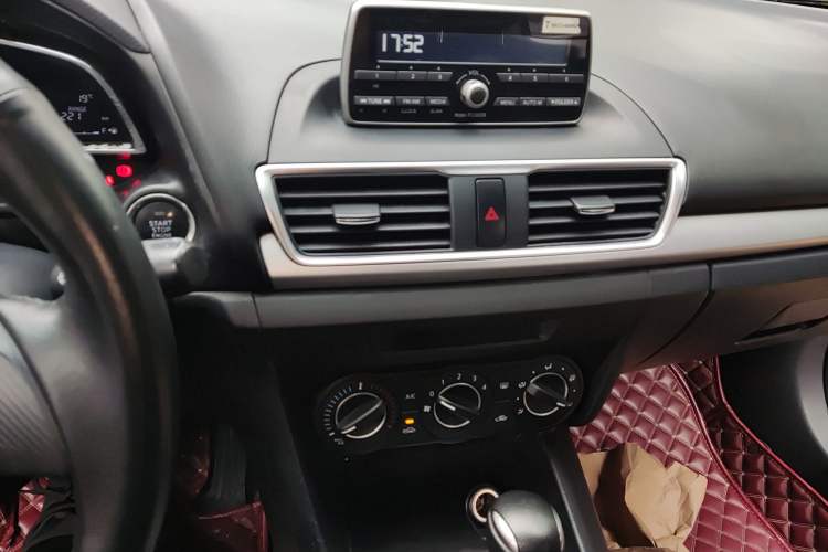 Used Mazda 3 Axela 2016 Sedan 1.5L Automatic Comfort Model