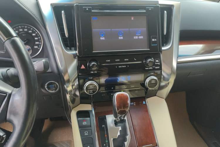 Used Toyota Alphard 2015 3.5L Luxury Edition
