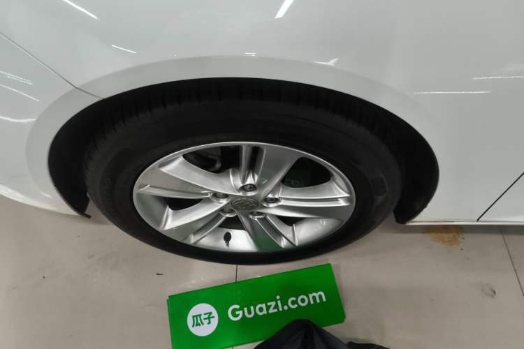 Used Buick Regal 2017 20T Luxury Model Exterior 4