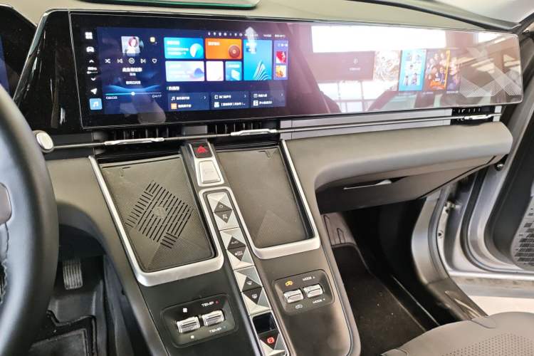 Used Haval Fierce Dragon Max 2023 1.5L Hi4 105 Four-Wheel Drive Smart Flagship Edition Audio And AC Panel