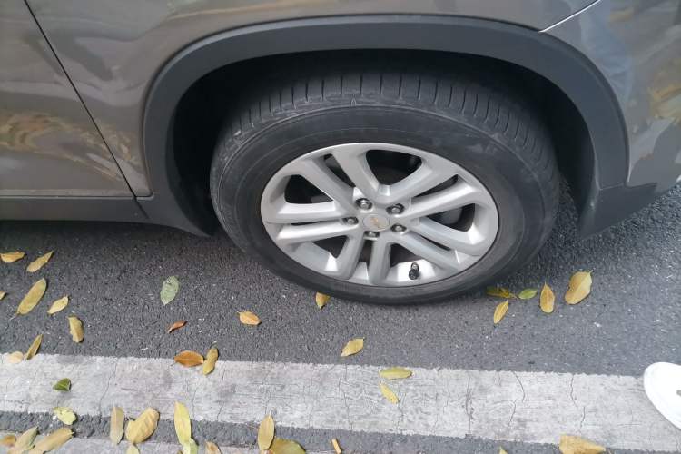 Used Chevrolet Trax 2018 330T Automatic Two-Wheel Drive Elite Model Right Front Wheel Hub