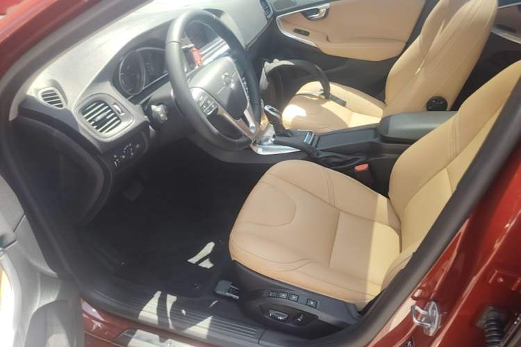 Used Volvo V40 2018 T3 Zhiyi Edition