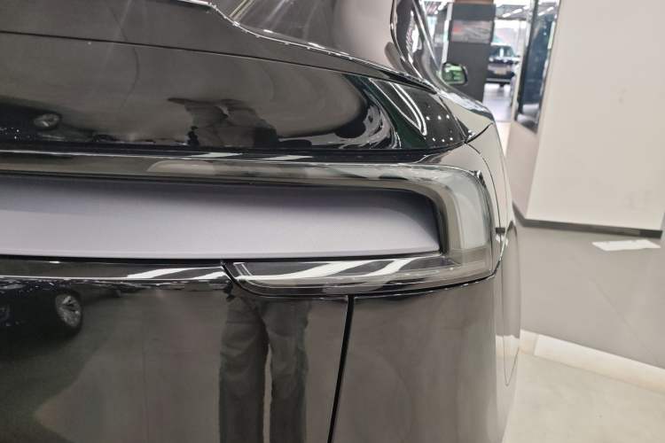 Used Tesla Model Y L 2025 Model Long-Range All-Wheel-Drive Version Right Rear Taillight