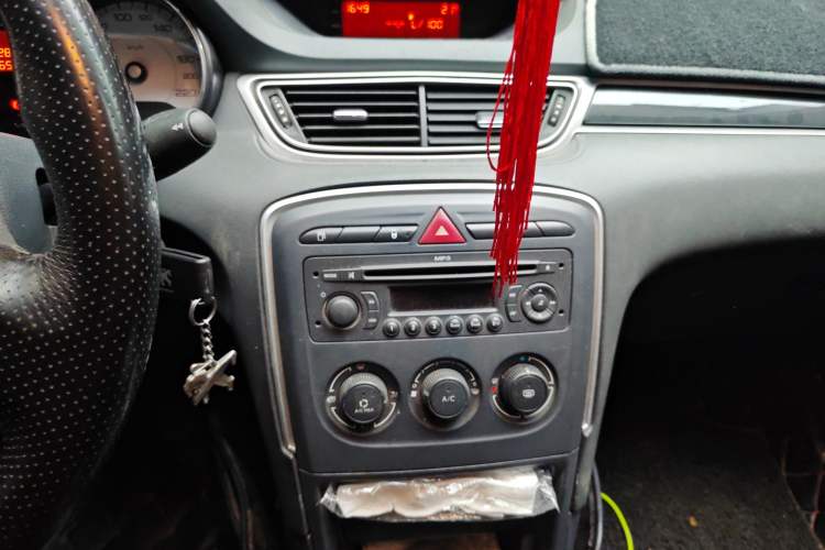 Used Peugeot 308 2013 1.6L Manual YouShang Model Audio And AC Panel