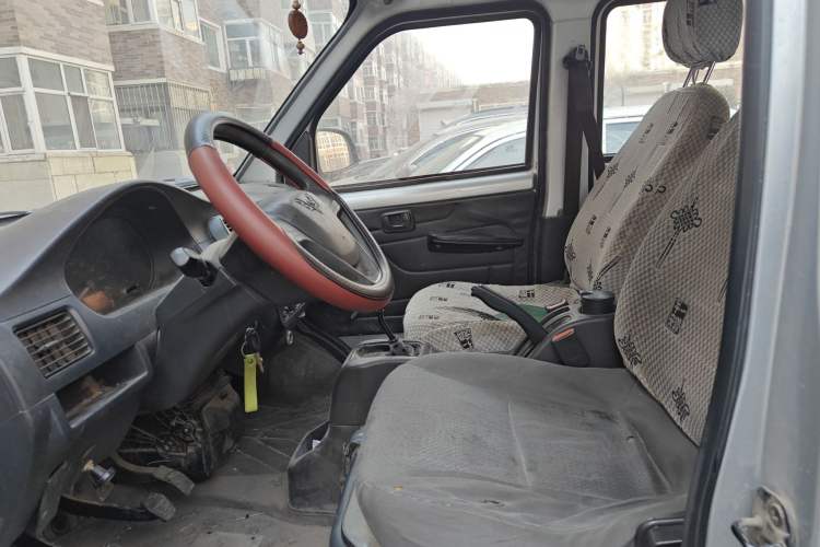 Used Wuling Rongguang 2011 1.2L Base Version
