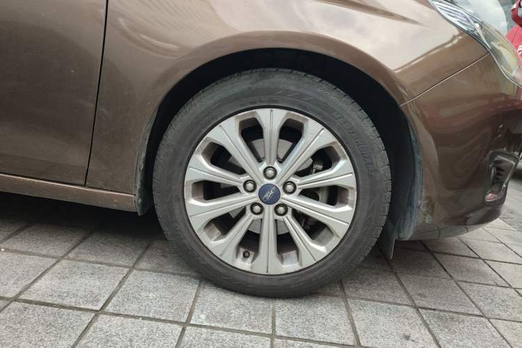 Used Ford Escort 2015 1.5L Automatic Comfort Edition Right Front Wheel Hub