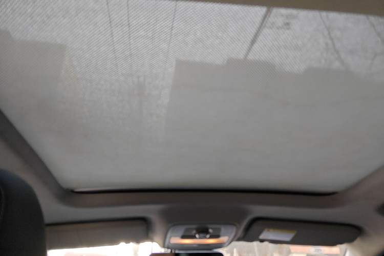 Used Roewe RX5 2016 20T Two-Wheel Drive Automatic Internet Smart Edition
