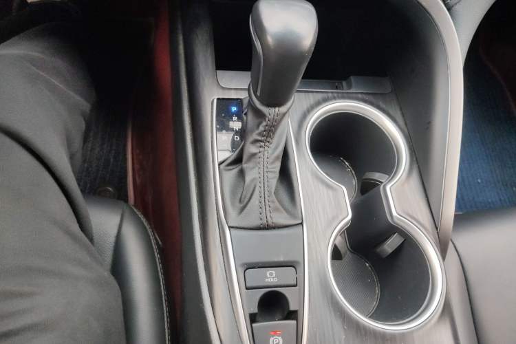 Used Toyota Camry 2021 2.0G Luxury Edition Gear Lever