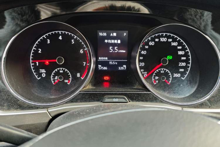 Used Volkswagen Touran 2018 Volkswagen Touran L 280TSI DSG Comfort Edition 7 Seats China VI Standard Odometer Close Up