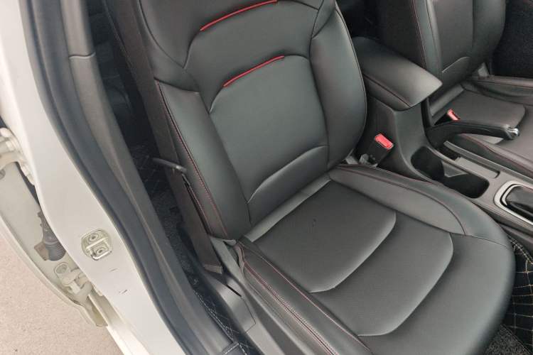 Used Chevrolet Monza 2020 Light Hybrid RS 330T Automatic Comfort Edition Right Front Seat