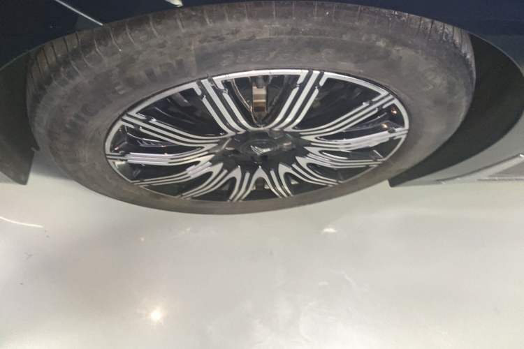 Used VOYAH Dream 2025 EV Four-Wheel Drive Flagship Kunpeng Edition