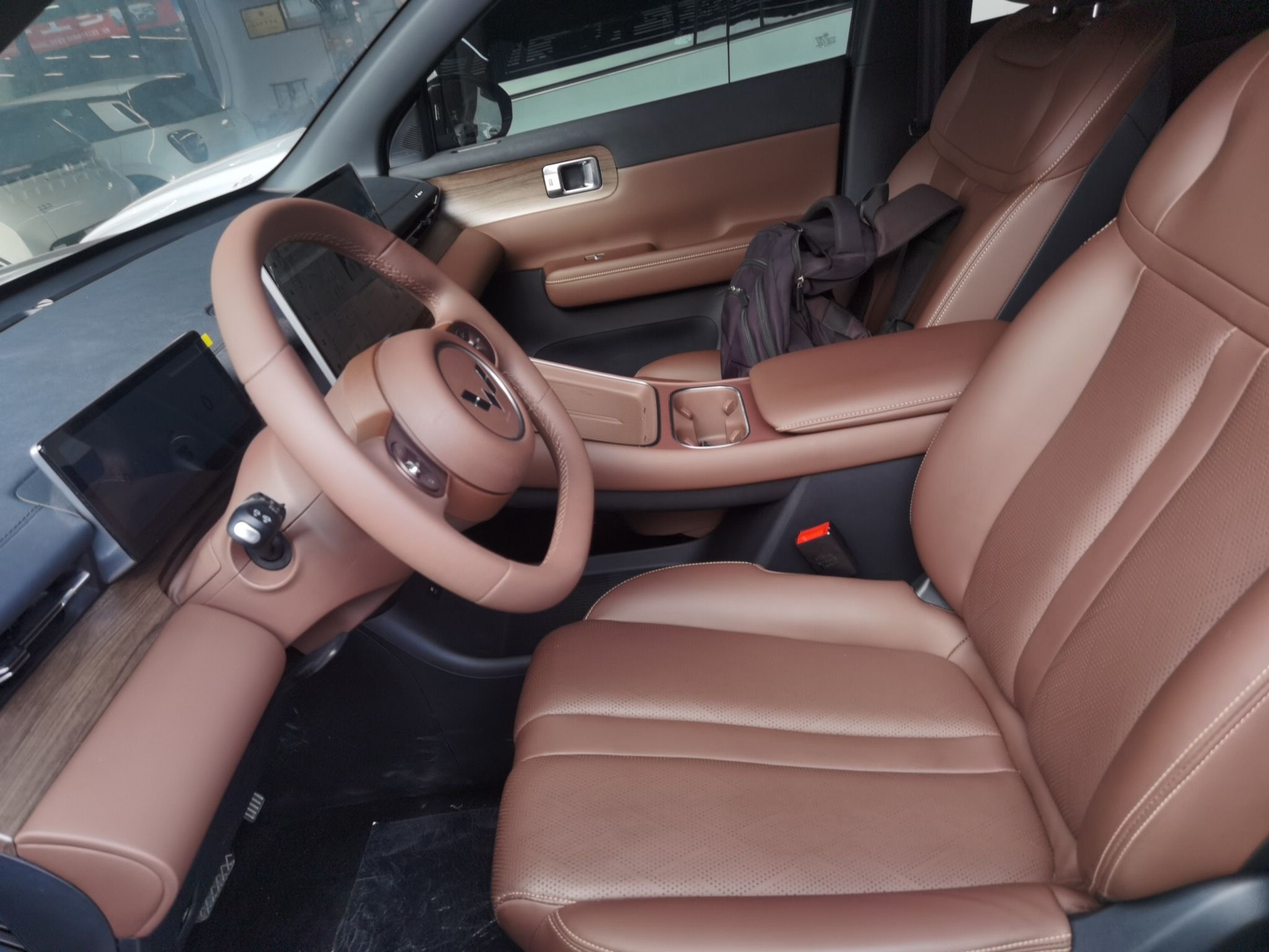 Переднее сиденье в автомобиле