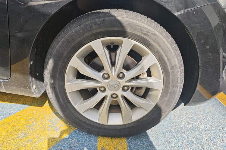 Used Hyundai Elantra (5th Generation / Langdong) 2016 1.6L Manual Luxury Model Right Front Wheel Hub