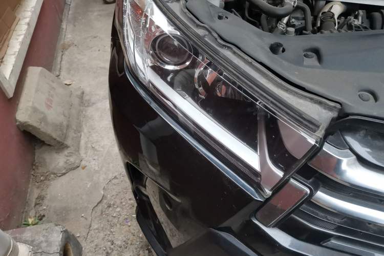 Used Toyota Highlander 2018 2.0T Four-Wheel Drive Prestige Version 7 Seats China V Emission Standard