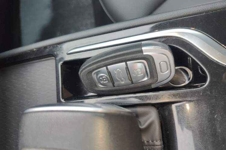 Used Hongqi E-QM5 2022 431 km Charge & Enjoy Edition Vehicle Key