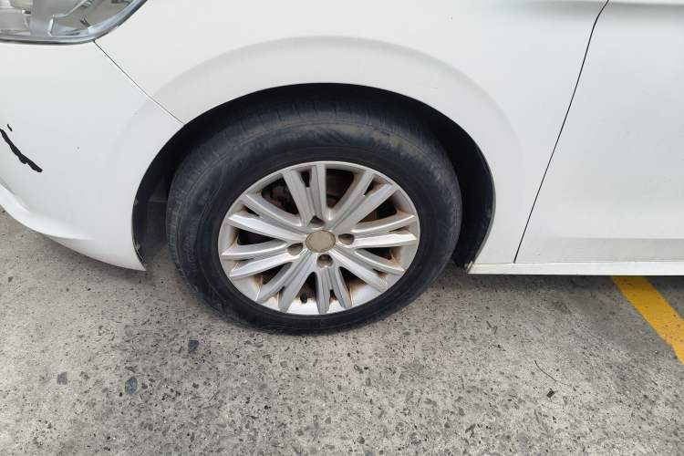 Used Peugeot 301 2014 1.6L Manual Comfort Edition Left Front Wheel Hub