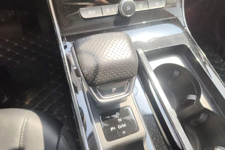 Used Roewe RX5 MAX 2019 300TGI Automatic 4G Connect Luxury Edition Gear Lever