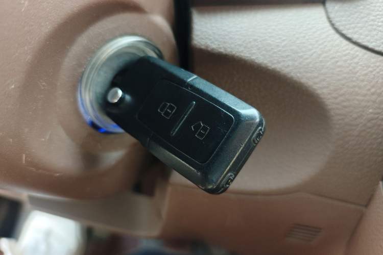 Used Zotye Z300 2014 1.5L Urban Edition Manual Luxury Model Vehicle Key