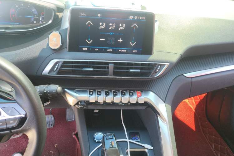 Used Peugeot 5008 2017 380THP 7-Seater Elite Edition Audio And AC Panel