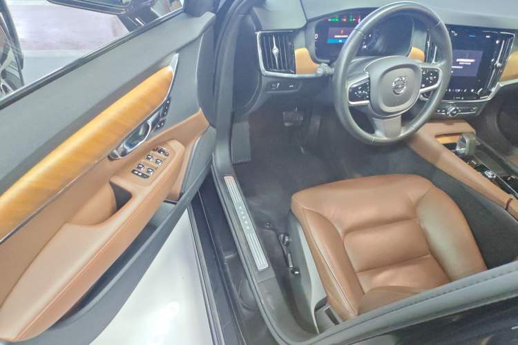 Used Volvo S90 2022 B5 Zhiyi Luxury Edition
