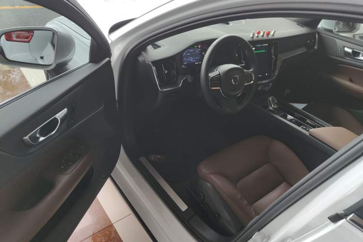 Used Volvo S60 2024 B4 Zhiyi Luxury Edition