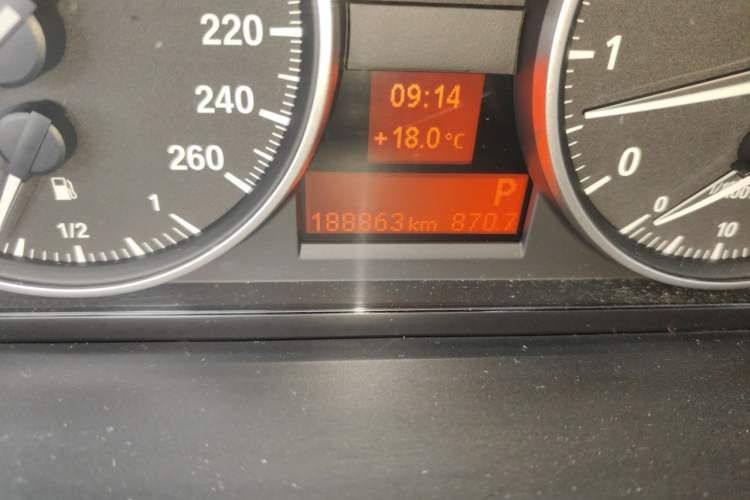 Used BMW X1 2015 sDrive18i Leading Edition Odometer Close Up