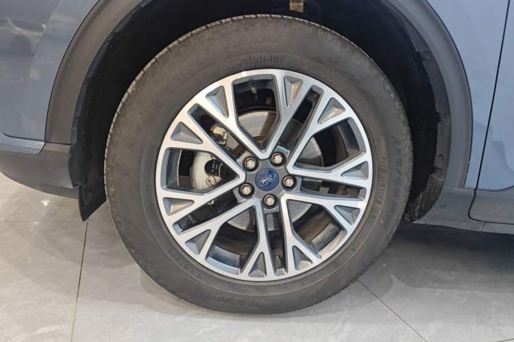 Used Ford Escape 2020 EcoBoost 245 Two-Wheel-Drive Titanium Edition Left Front Wheel Hub