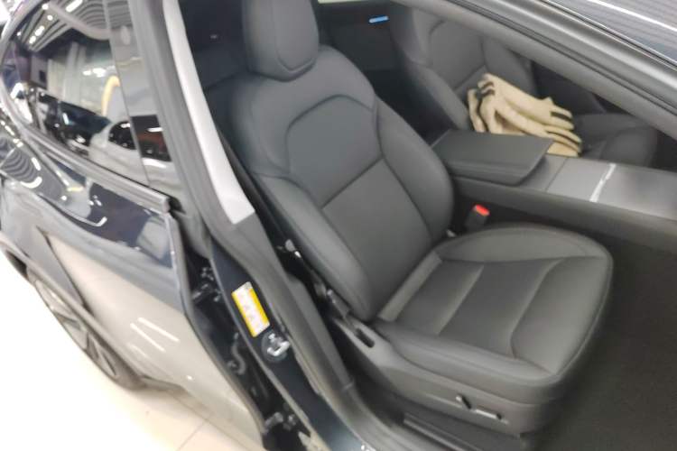 Used Tesla Model Y 2025 Rear-Wheel-Drive Version
