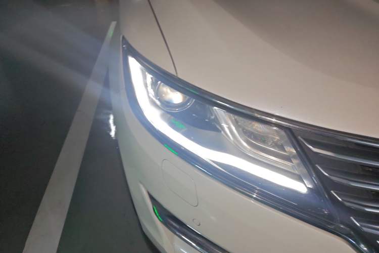 Used Lincoln MKC 2014 2.0T Four-Wheel Drive Luxury Edition Right Front Headlight