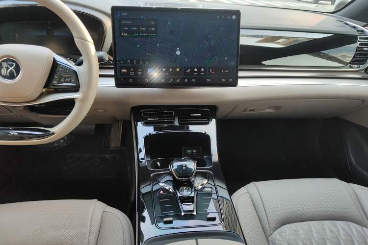 Used BYD Han 2024 EV Glory Edition 605KM Front-Wheel-Drive Premium Model