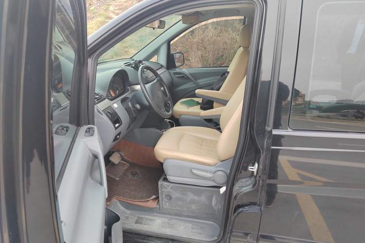 Used Mercedes-Benz Vito 2011 2.5L 7-seater executive version Left Front Seat