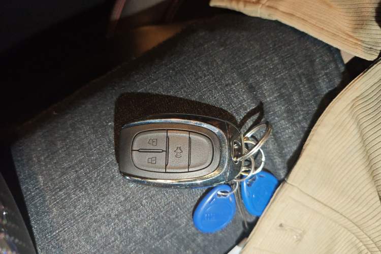 Used SAIC MAXUS T70 2022 2.0T Diesel Automatic 4x4 Australian Version Standard Cab Vehicle Key