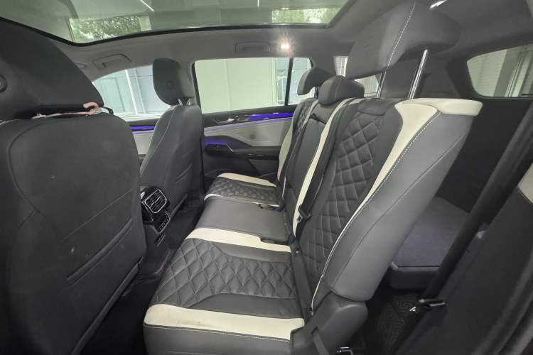 Used Volkswagen ID.6 CROZZ 2021 Long-Range PRO Edition Left Rear Seat