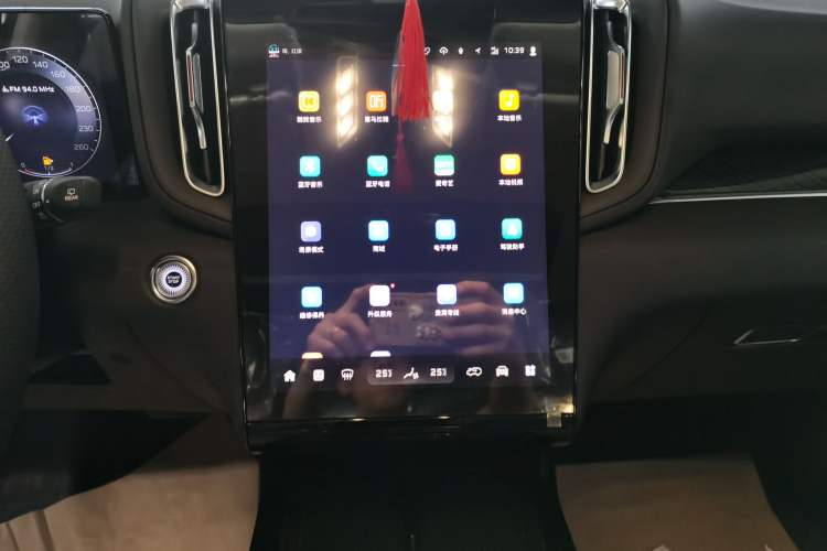 Used Hongqi HS3 PHEV 2025 Model 117km Jingwei Edition Audio And AC Panel