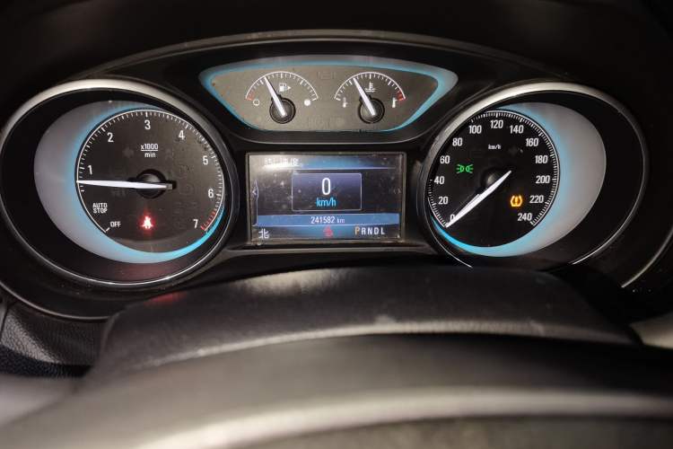 Used Buick Envision 2014 28T Four-Wheel Drive Elite Model Odometer Close Up