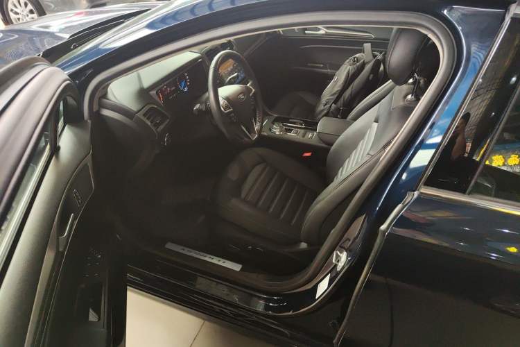 Used Ford Mondeo 2018 EcoBoost 180 Smart Control Fashion Model China VI Standard Driver Seat