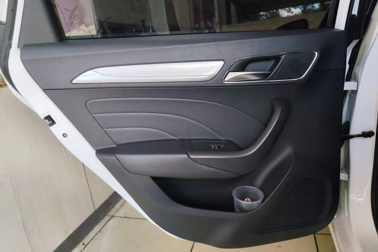 Used Roewe i6 New Energy 2017 45T Hybrid Connect & Smart Enjoyment Edition
