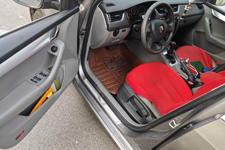 Used Skoda Octavia 2015 1.6L Automatic Yijie Edition
