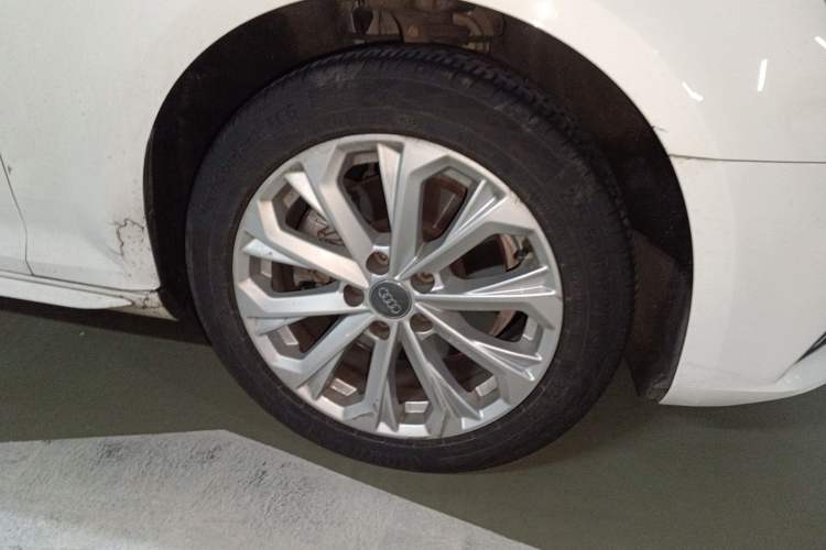 Used Audi A4L 2019 40 TFSI Ambition China VI Right Front Wheel Hub