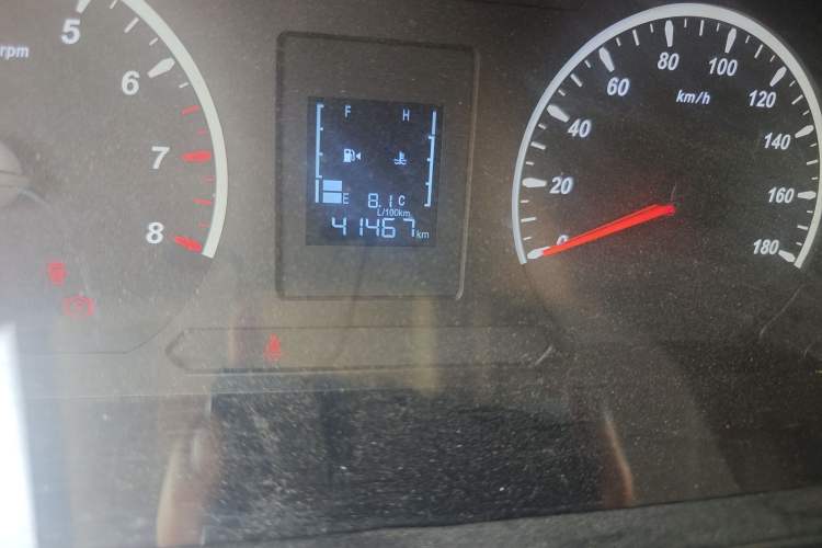 Used FORTHING Lingzhi 2023 M5L 1.6L Base Model 5 Seats Odometer Close Up